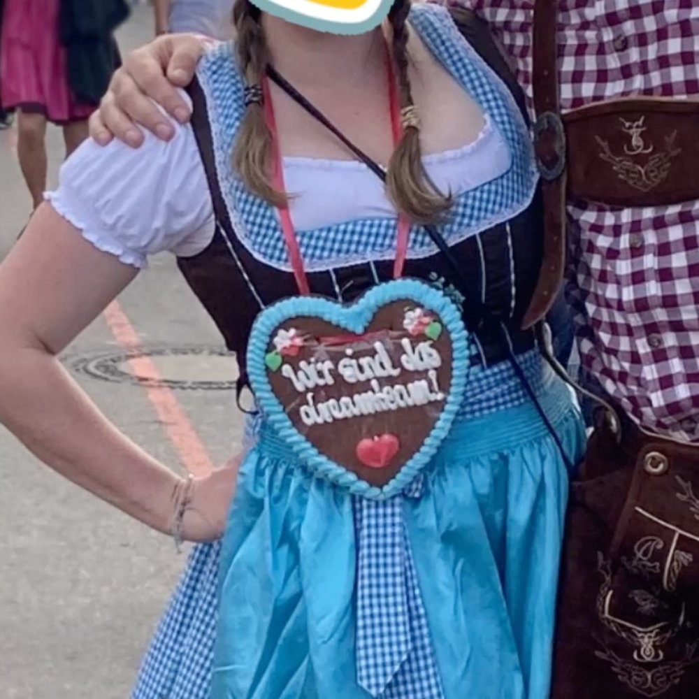 Women's oktoberfest wear